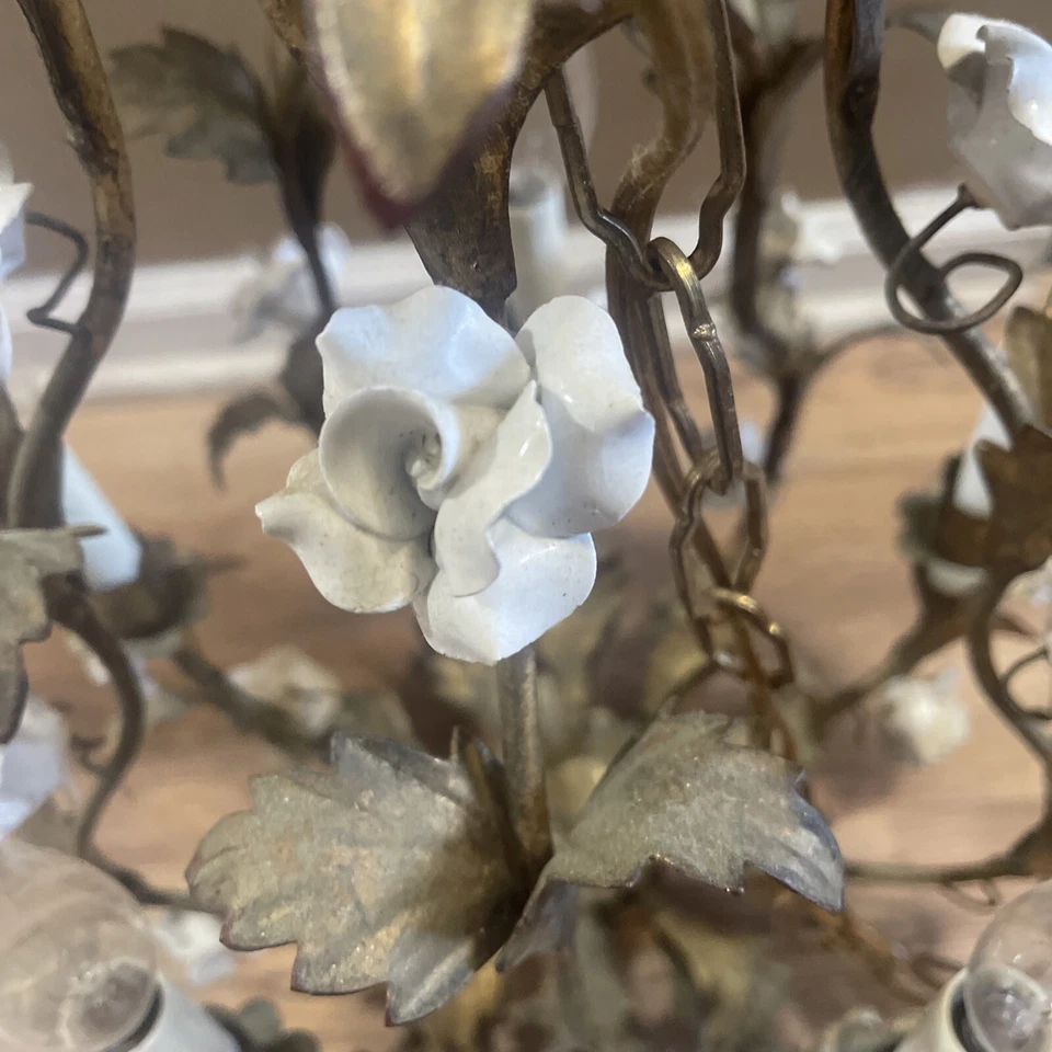 Lámpara araña italiana vintage de mediados de siglo metal oro rosas doradas porcelana Foto 2 de 4