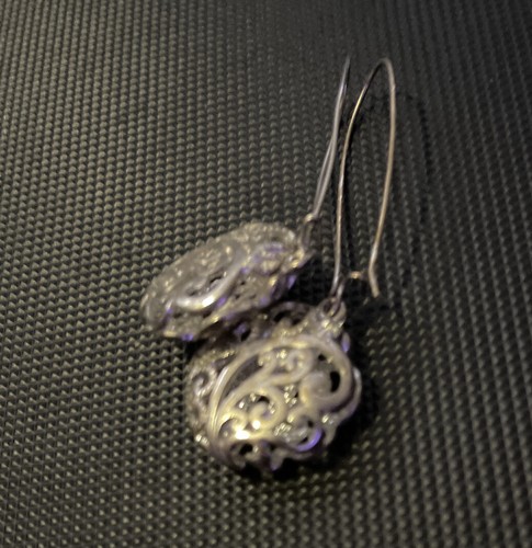 Vintage earrings pierced dangle Silvertone wire with Round charm filagree... - Picture 3 of 6