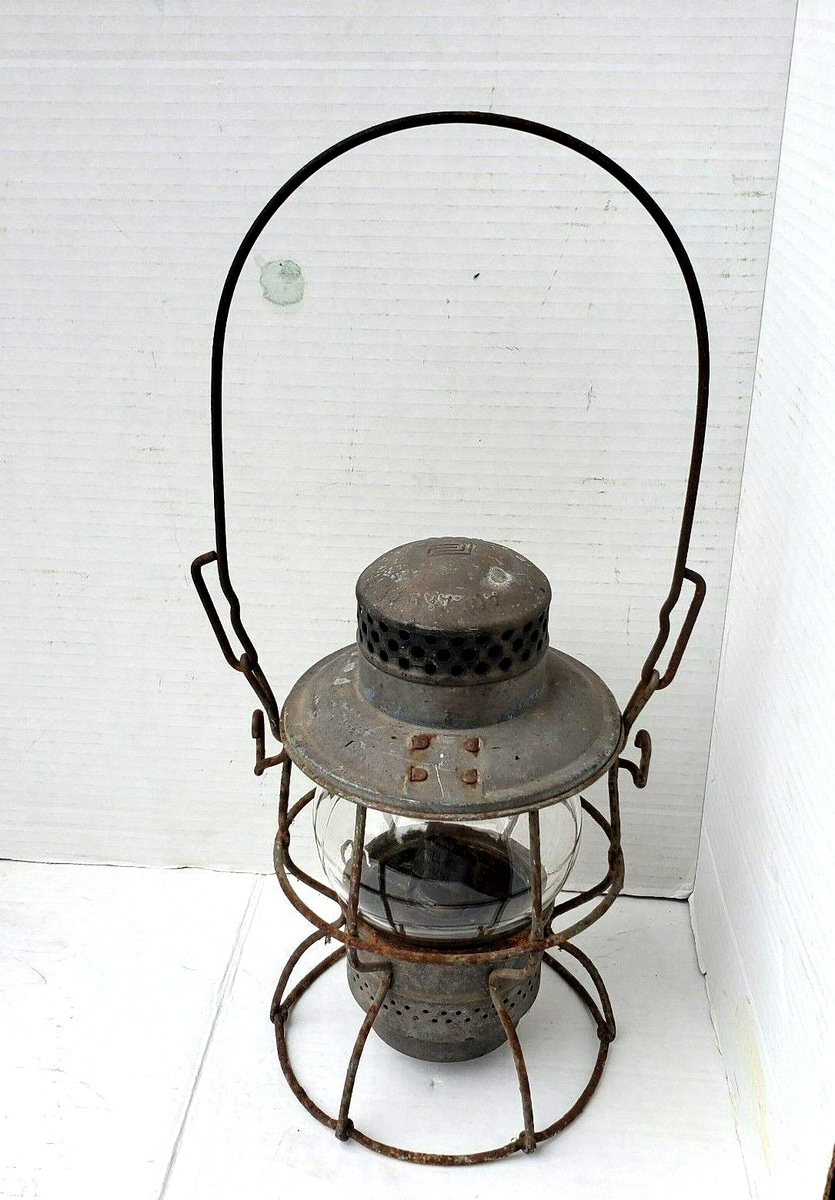 VINTAGE ADLAKE KERO PENN CENTRAL RAILROAD LANTERN & CLEAR GLOBE