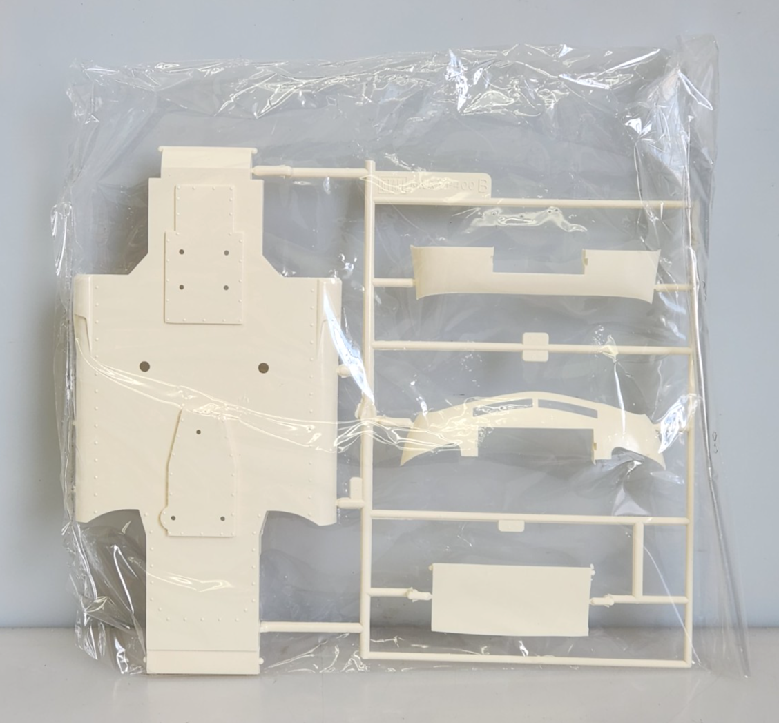 Peerless Otaki Lamborghini Miura P400 Bertone 1/16 Plastic Model