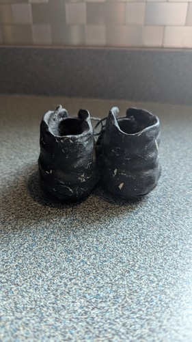 Keypoint Vintage Collectible Miniature Cast Resin Black Shoes Paperweight - Picture 8 of 8