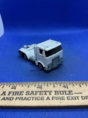 1986 Mattel Hot Wheels Vintage White Semi Truck Cab diecast