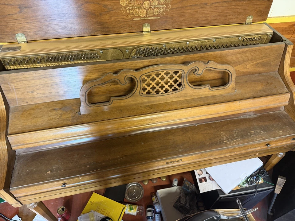 Piano vertical Kimball, 1962 H455, estado de funcionamiento Foto 3 de 3