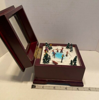 MR. CHRISTMAS GOLD LABEL WINTER WONDERLAND WOOD MUSIC BOX ANIMATED