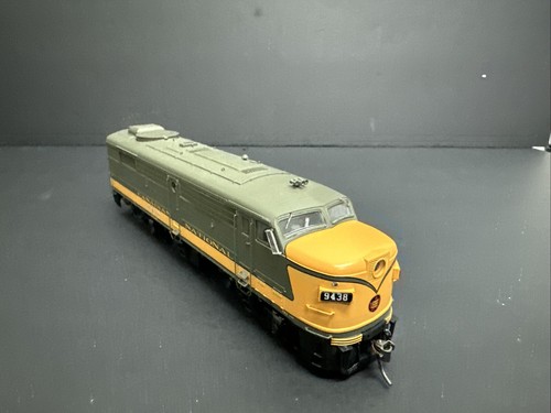 rare Rapido 21011 MLW FA-2 FA2, CN 9438, Diesel Locomotive Engine, HO Scale dc - Picture 5 of 8