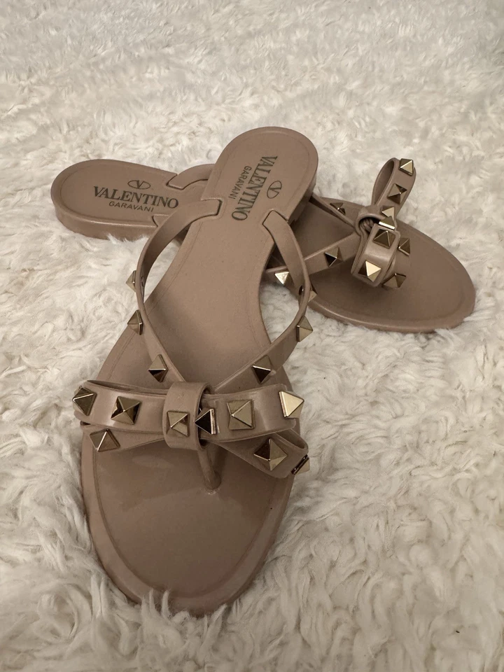 Valentino Garavani ROCKSTUD 橡胶拖鞋,尺寸 7 状况良好  — 第 4/4 张图片