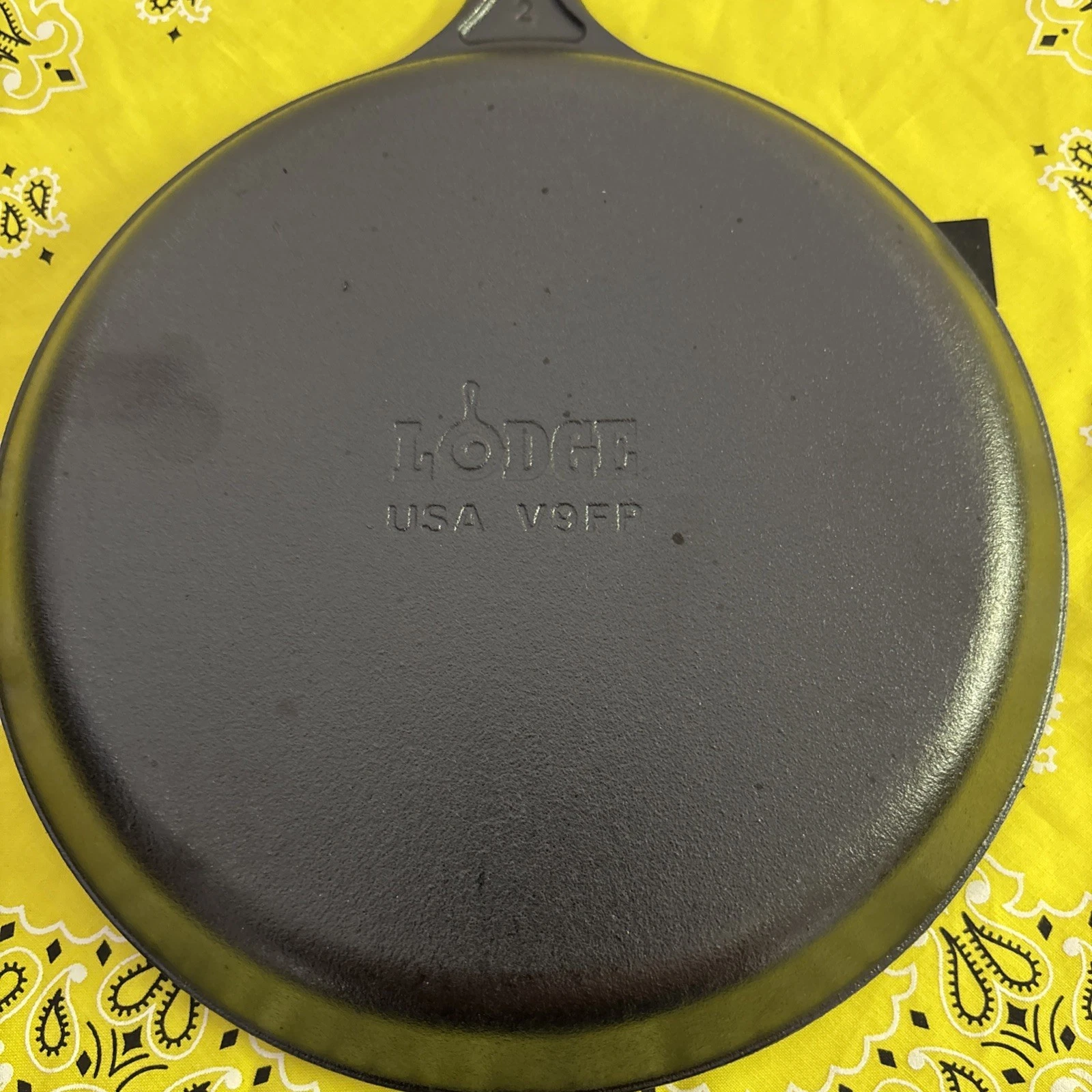 LODGE Cast Iron Skillet - V9SK 9" Pan Skillet - Made In USA