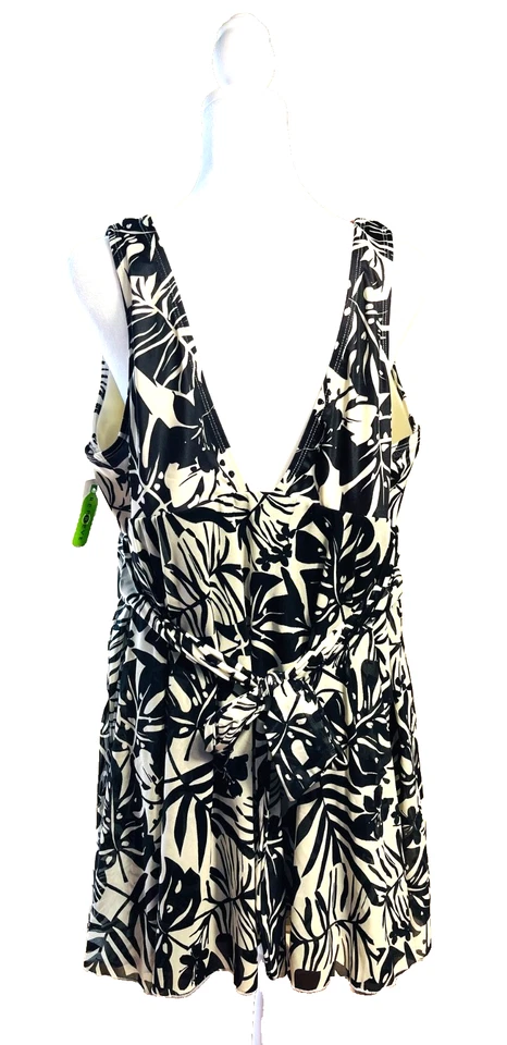 Lane Bryant Black & White V-Neck One Piece Swimsuit w/ built in Bra Size 22 NWT - Image 2 of 4