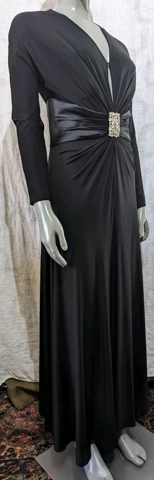 Melinda Eng DIAMANTE   Front Ruched Black Silky Gown 10 Foto 4 de 4