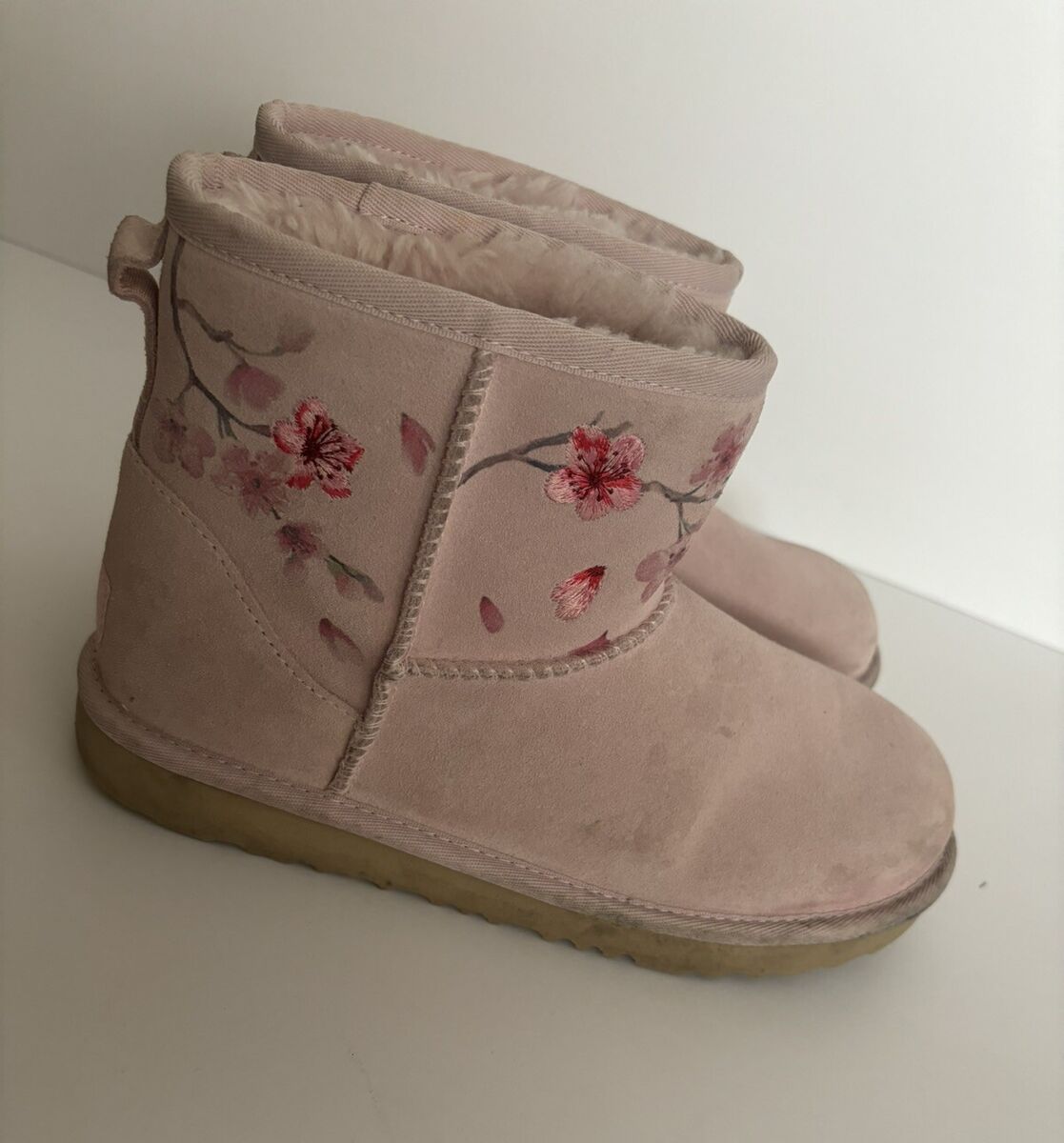 Women's Limited Edition Pink Cherry Blossom UGG Boots Size 6 Women's Limited Edition Pink Cherry Blossom UGG Boots Size 6