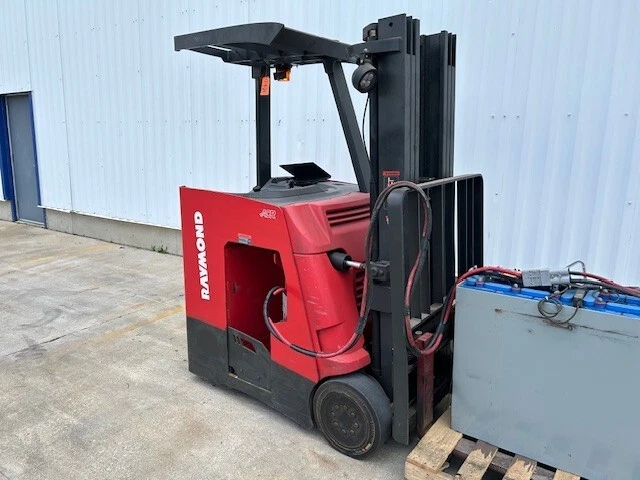 2017 Raymond 425-C35TT 3500 lb Cap. Electric Standup Forklift 3 Stage Mast 188" - Image 3 of 4