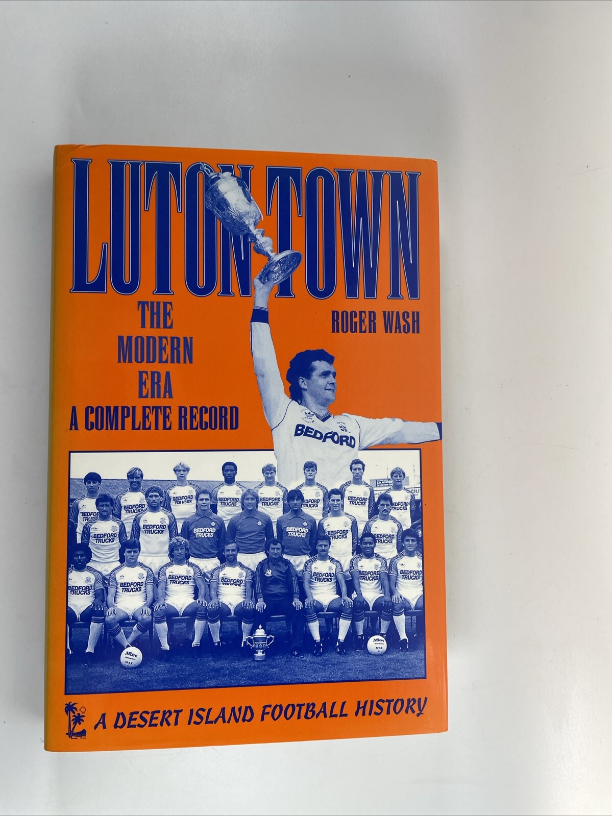 SIGNED! - Luton Town: the Modern Era - A Complete Record 1967-2004 (HB DJ 1998)
