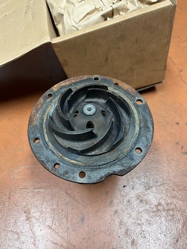 Bentley Cont. 1970-1998 Conjunto de bomba de agua Rolls Royce Silver Spur OEM UE44919 - Imagen 2 de 3