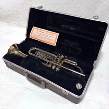 Buescher 930 Trumpet With Case B5070 Gold Finish Professional Brass Instrument