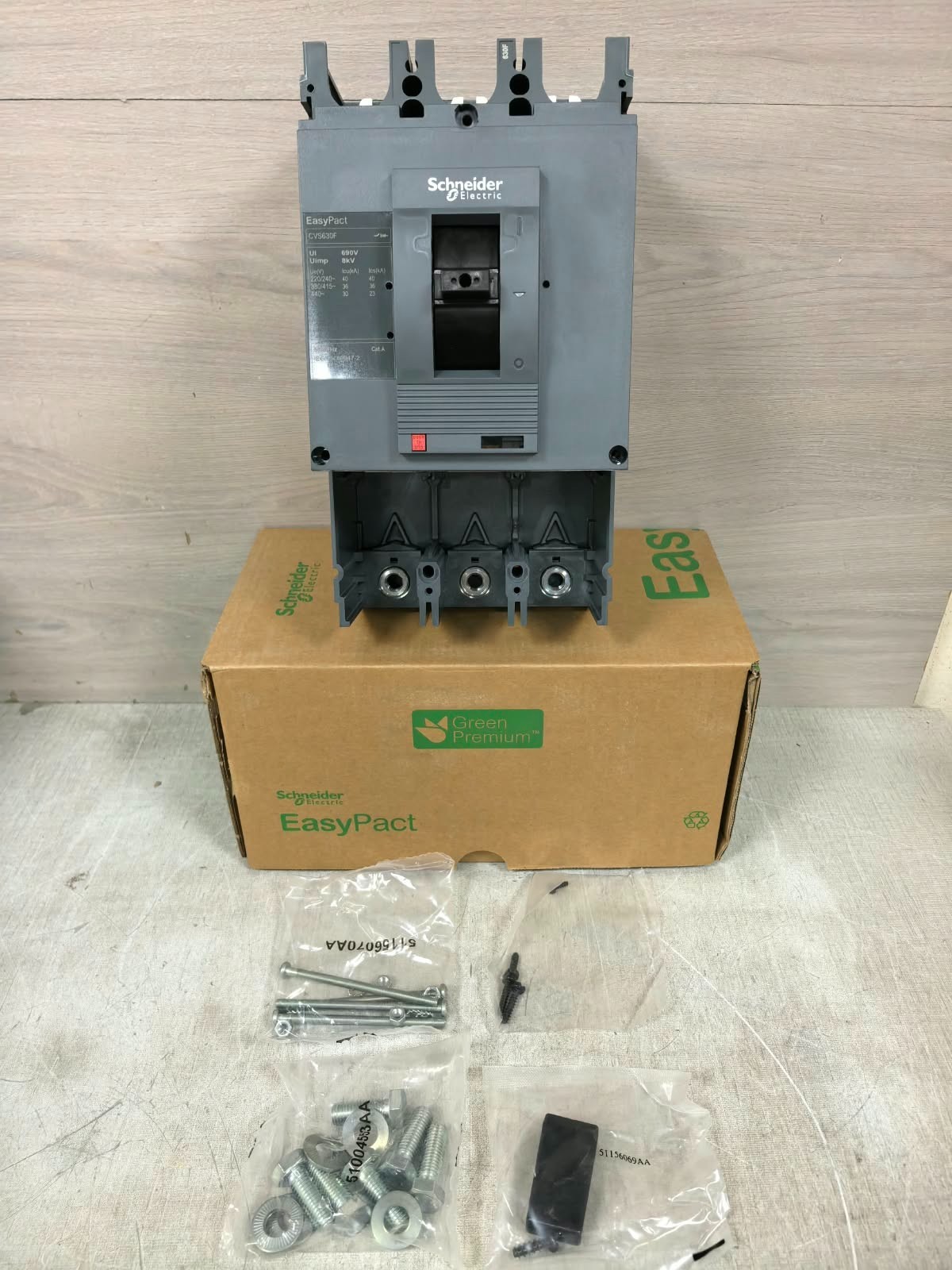 Schneider Electric LV563003 CVS630F SCHNEIDER ELECTRIC LV563003 CVS630F WITHOUT TRIP UNIT 1