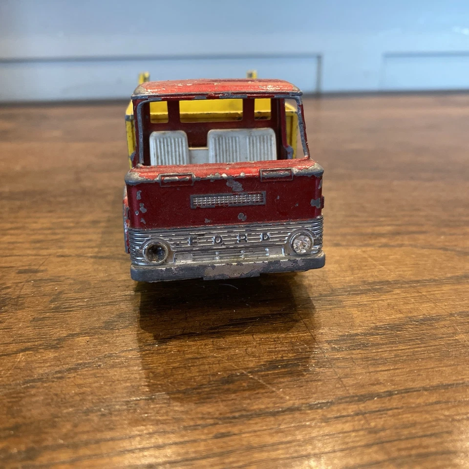 Dinky Toys Ford D 800 Tipper Truck. Restoration Project #873 - Image 2 of 4