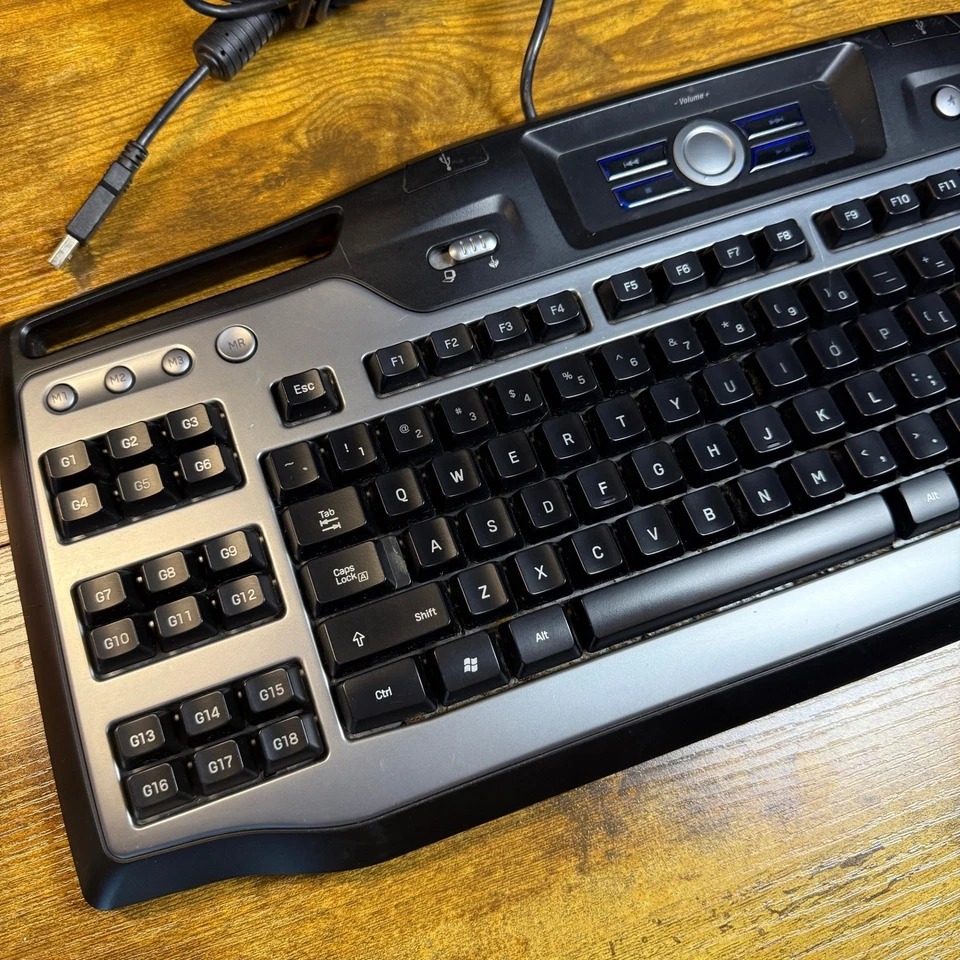 Logitech G11 Gaming Keyboard USB Wired Multimedia Programmable Keys - Image 2 of 4
