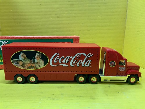 Coca-cola 2000 Holiday Gold Caravan Truck - Picture 5 of 9