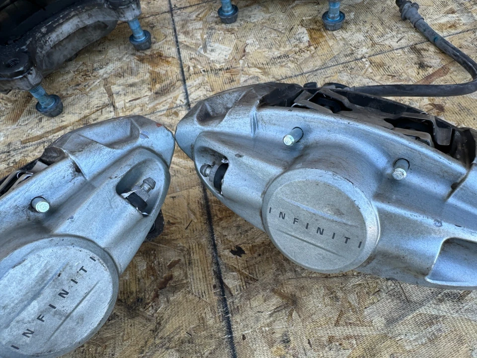INFINITI NISSAN 2007-2024 OEM CONJUNTO DE PINZAS DE FRENO DELANTERAS TRASERAS IZQUIERDA DERECHA AKEBONO Foto 4 de 4