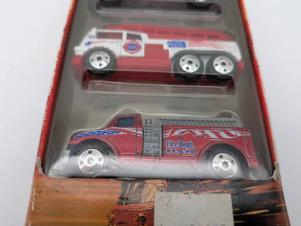 2002 Mattel Matchbox Hero City Fire Heroes 3-Pack Vintage Diecast Fire Truck - Image 4 of 4
