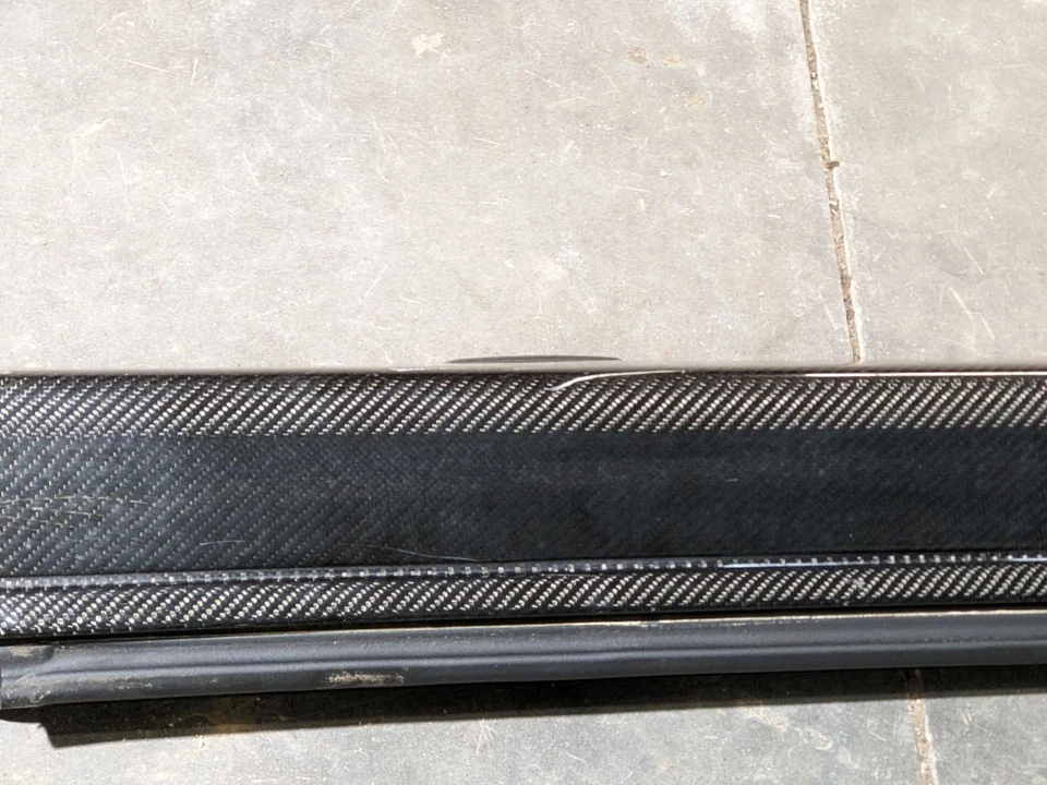 12-15 Chevrolet Camaro ZL1 Right Side Rocker Panel Side Skirt CARBON 1177733 - Image 3 of 4
