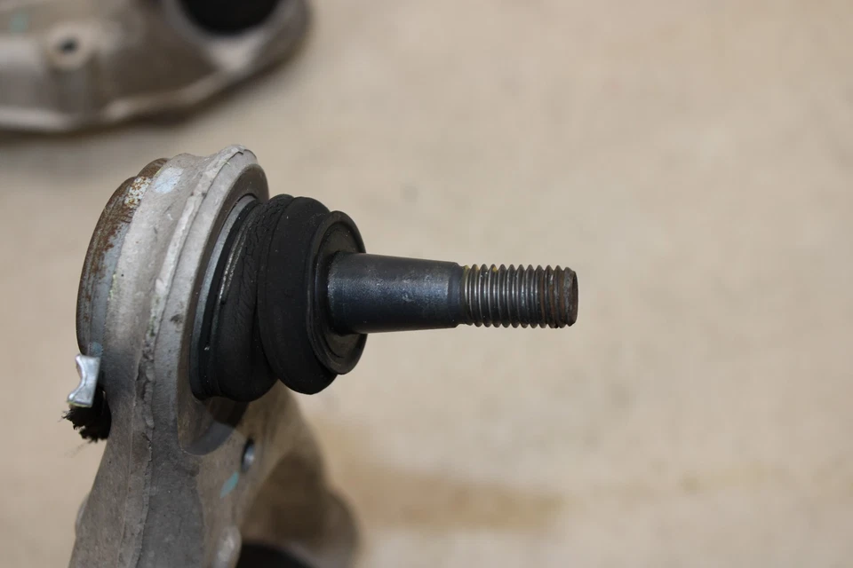 Juego de brazo de control delantero derecho Pontiac Solstice 2006-2009 OEM NA60 Foto 3 de 4