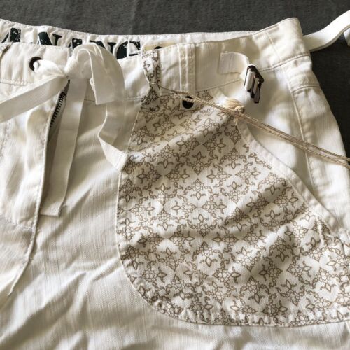 Da-Nang White Silk and Cotton Patterened Deep Pocket Shorts - Picture 3 of 10
