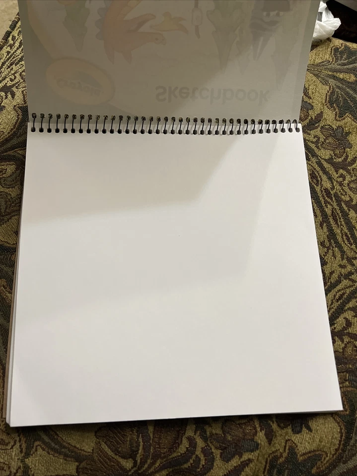 Crayola Sketchbook 9" X 9"(22cm×22cm) 40 Sketchbook Pages 99-3404-0-955  99-3404 - Image 3 of 3