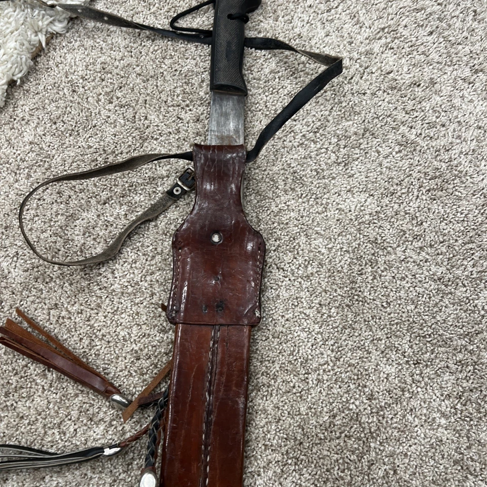 Machete Honduras vintage con funda de cuero y borlas decorativas Foto 4 de 4