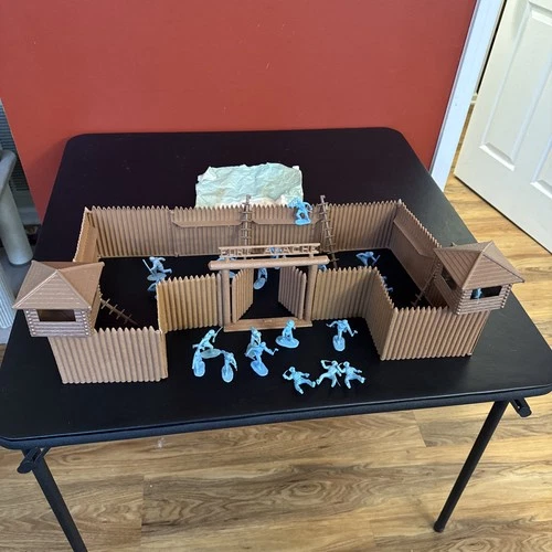 Marx Fort Apache #3680  Playset Stockade Walls Pioneers