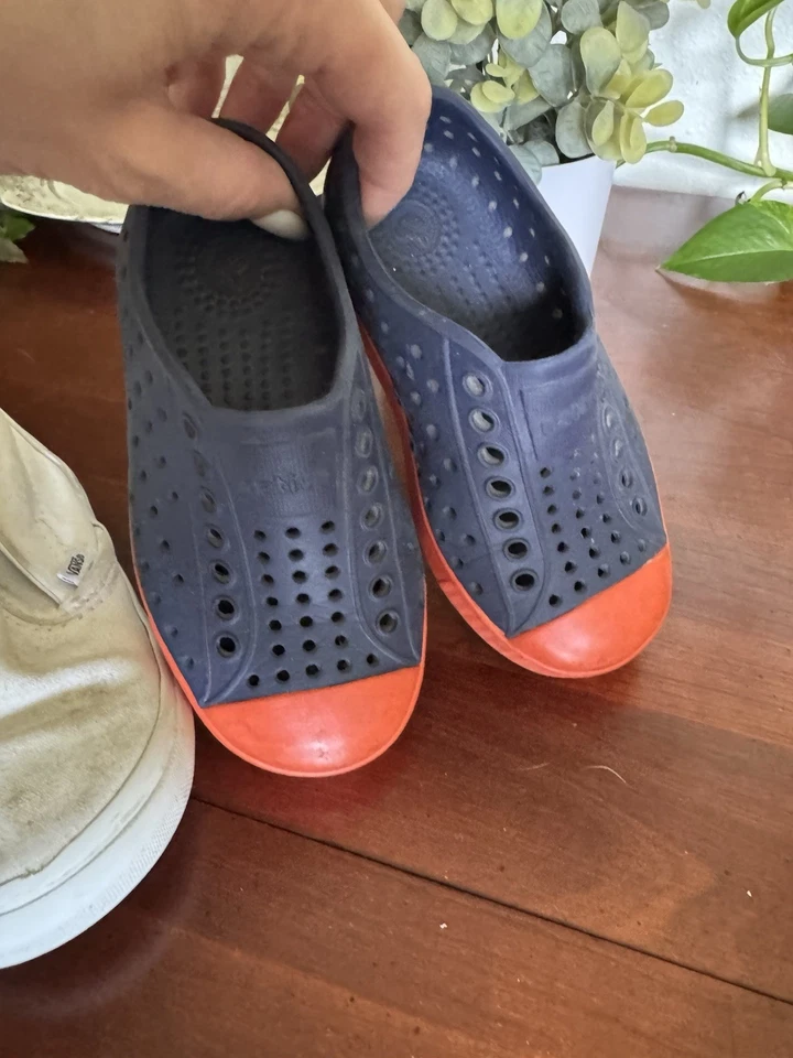 Paquete de zapatos informales para niños talla 8 furgonetas y nativos Foto 3 de 3