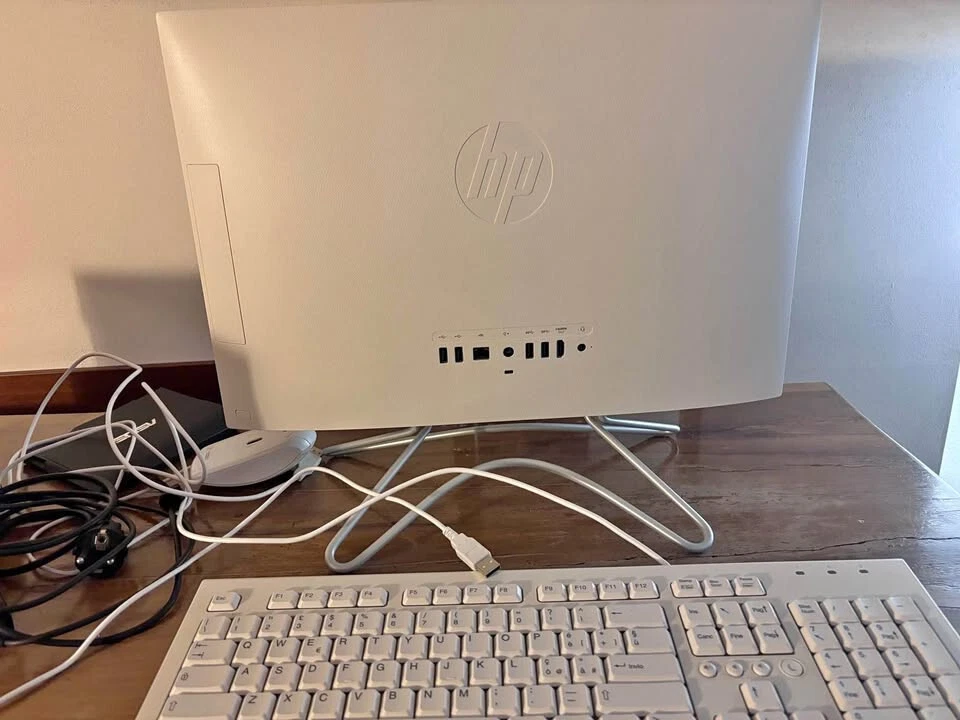 HP All-In-One PC  22-c0037nl 21,5'' A9 RAM 8GB HDD + SSD 1TB+128GB 8PT55EA - Immagine 3 di 4
