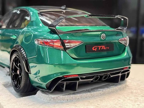 1/18 Motorhelix Alfa Romeo Giulia GTAM Verde Montréal + engine - Foto 9 di 9