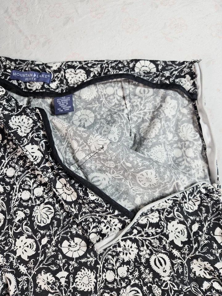 Capris Mountain Lake para mujer talla 14P patrón floral blanco y negro Foto 3 de 4