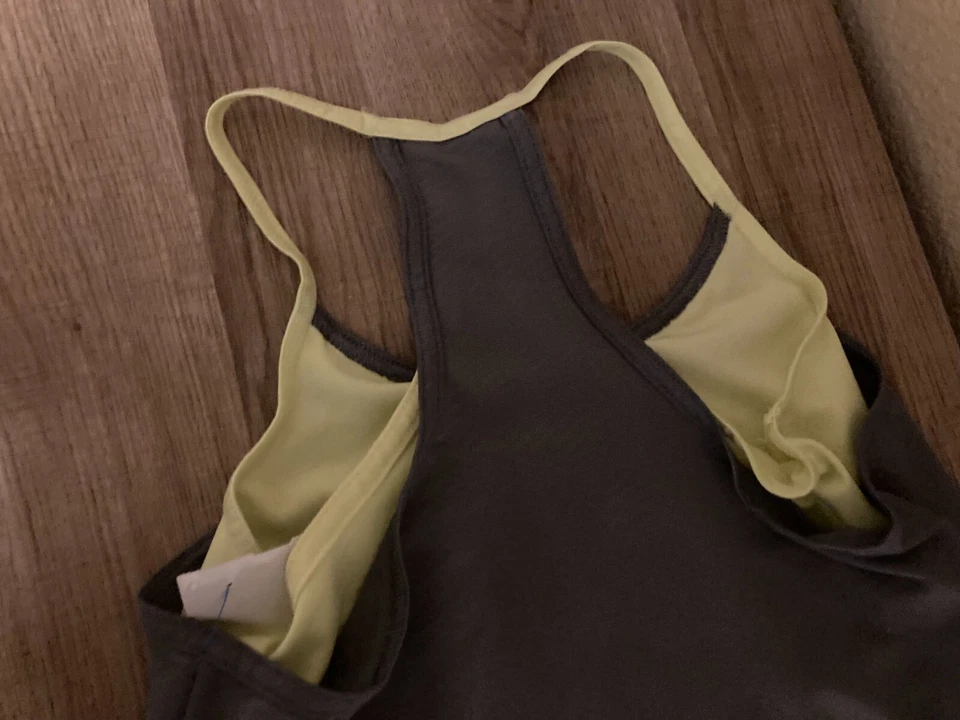 Camiseta sin mangas deportiva Danskin Now gris y amarilla en capas mediana 7-8 poliéster Foto 3 de 3