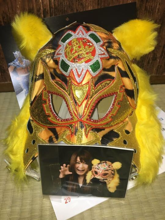 イオ選手★着用マスク Stardom wears Shirai Io. Pro wrestling mask Autograph Talent Good
