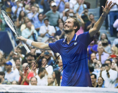 Photo Dédicacée De Daniil Medvedev (8x10) - Autographe Tennis Avec Certificat JSA