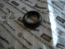 122672 ANELLO PARAPOLVERE SU PERNO SLITTA MOTORE PIAGGIO SI & BOXER (ORIGINALE)