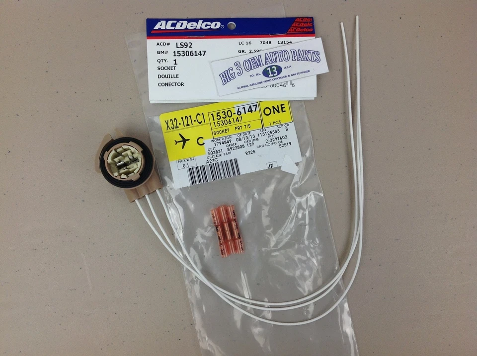 Chevrolet Silverado GMC Sierra Front Brown Turn Signal SOCKET pigtail new OEM - Image 3 of 4