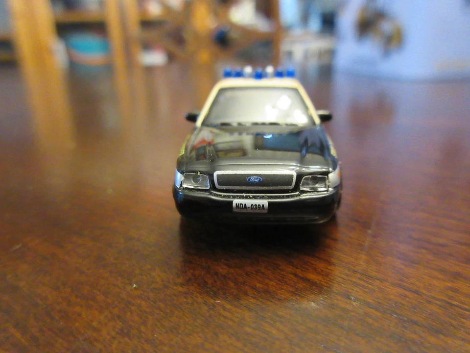 1:87 HO Model Power Florida Highway Patrol FHP 2005 Ford P71 Crown Victoria - Image 4 of 4