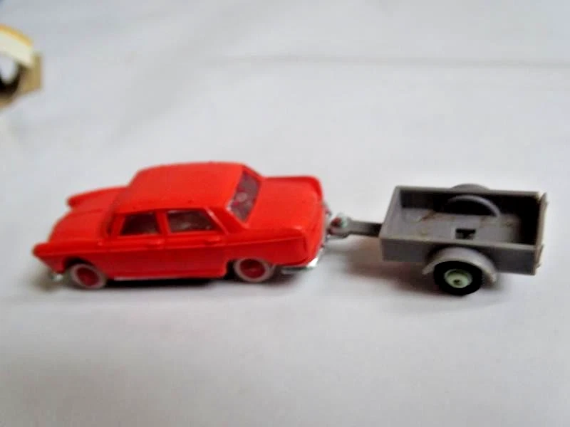 NOREV 1960 -Peugeot 404 rouge + remorque (micro miniatures) + boite - 1/86eme- - Photo 2/4