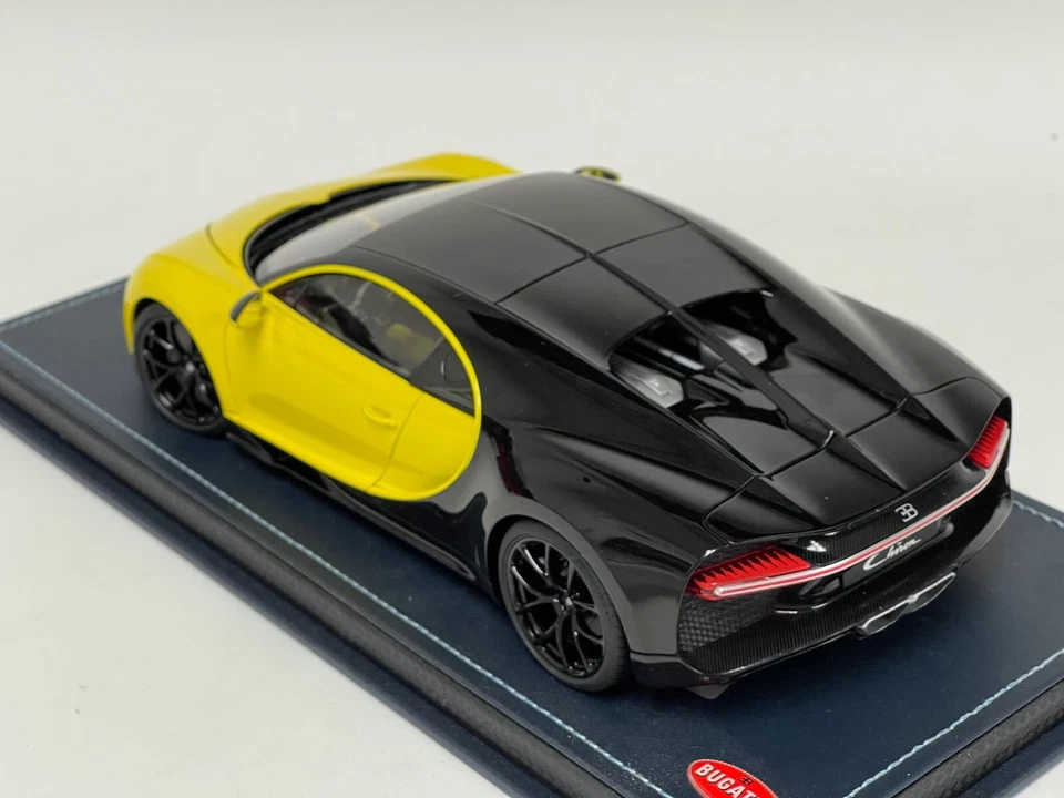 1/18 AutoArt Bugatti Chiron en Varita Amarilla Negro Base de Cuero Personalizada 70994 Foto 2 de 4
