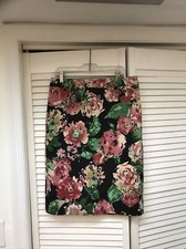 Talbots Pencil Skirt Size 4, Fully Lined, Floral Print, Back slit Zipper, EUC