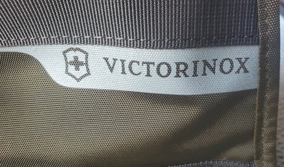 LONA DE MANO VICTORINOX CH-97 CLIMBER 22,75" - VERDE PINO - LOGOTIPO WB Foto 3 de 4