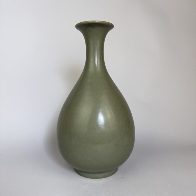 Longquan celadon jade fluted vase