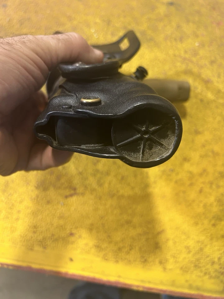 Safariland 6360 Lev3 STX Duty Holster Glock 19 19x 23 w/ Light RH - Image 4 of 4