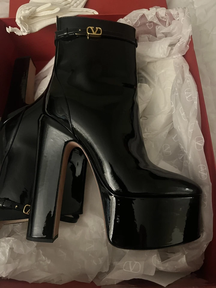 sz 8.5/ 39.5 Valentino Garavani VLogo Black  Platform Tan Go Ankle Boots - Image 2 of 4