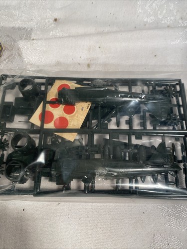 1980'S HASEGAWA MITSUBISHI ZERO FIGHTER A6M3 TYPE32 1/72 SCALE MODEL KIT - Picture 2 of 5