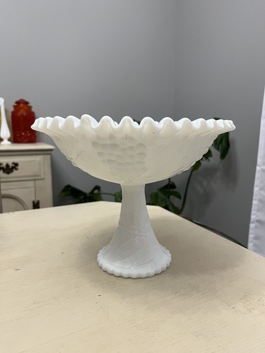 Vtg Fayette L.E. Smith Milk Glass Grapevine Harvest Pedestal Ruffled Fruit Bowl - Picture 2 of 10