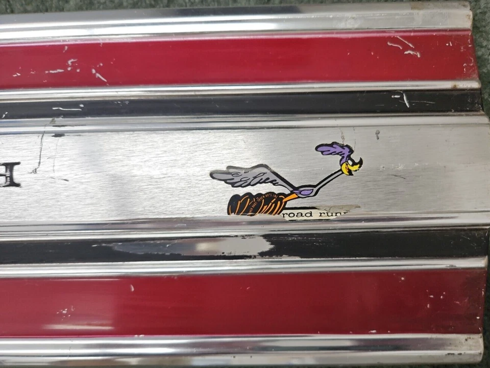 Plymouth Road Runner 1968 cubierta lateral trasera acabado panel de ajuste 2842872 nuevo de stock Foto 3 de 4